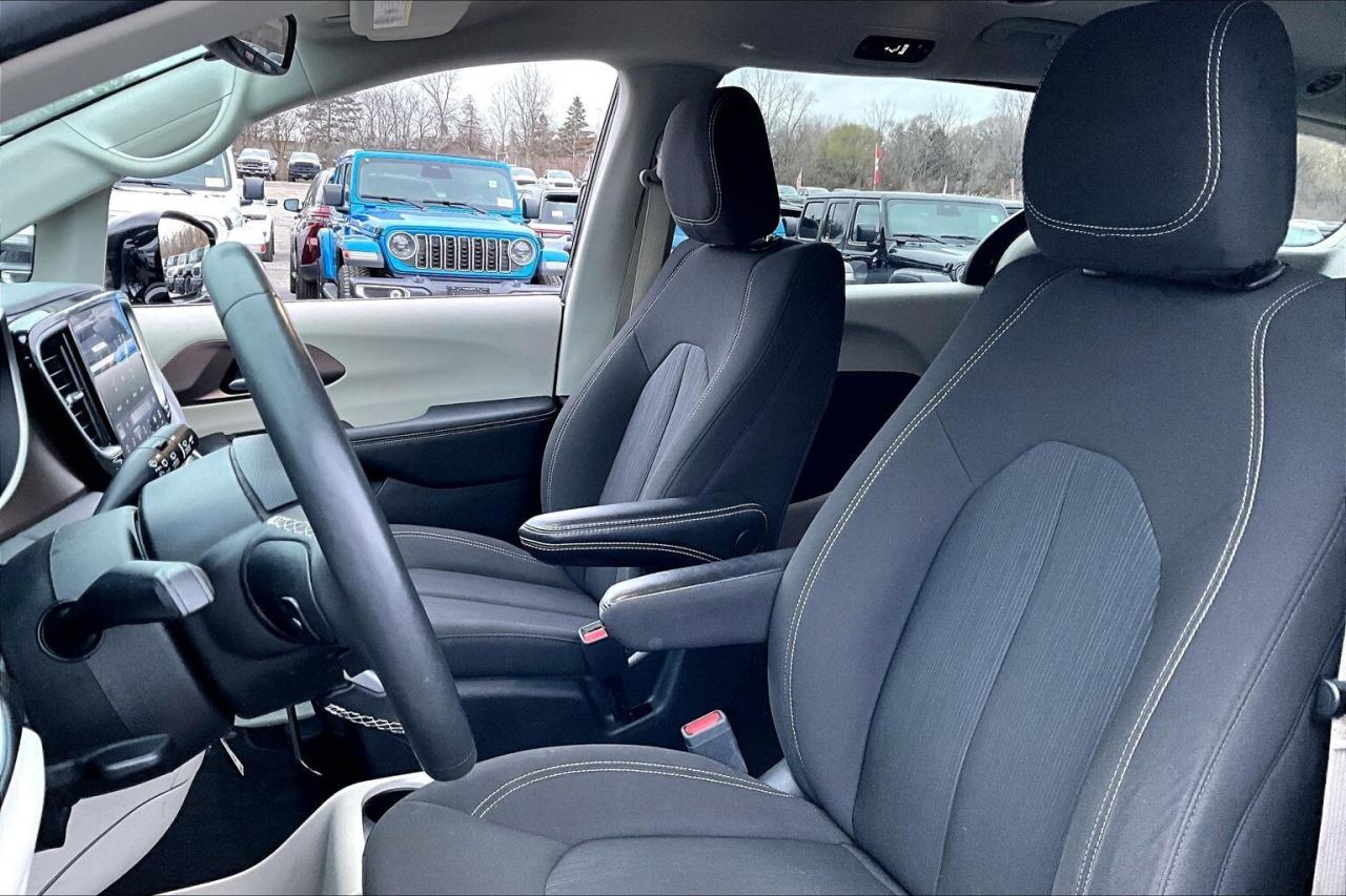 2024 Dodge Grand Caravan SXT | Stow n Go | Heated Seats | SafetyTec | FWD Photo