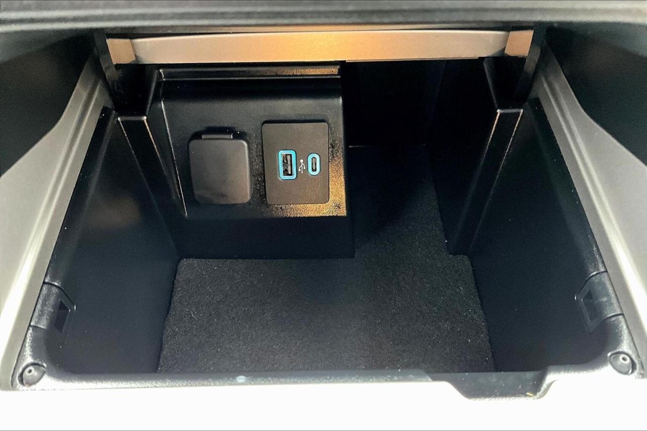 2023 Ford Explorer XLT | 6Seat | Heated Seats | SafetyTech | 4WD Photo