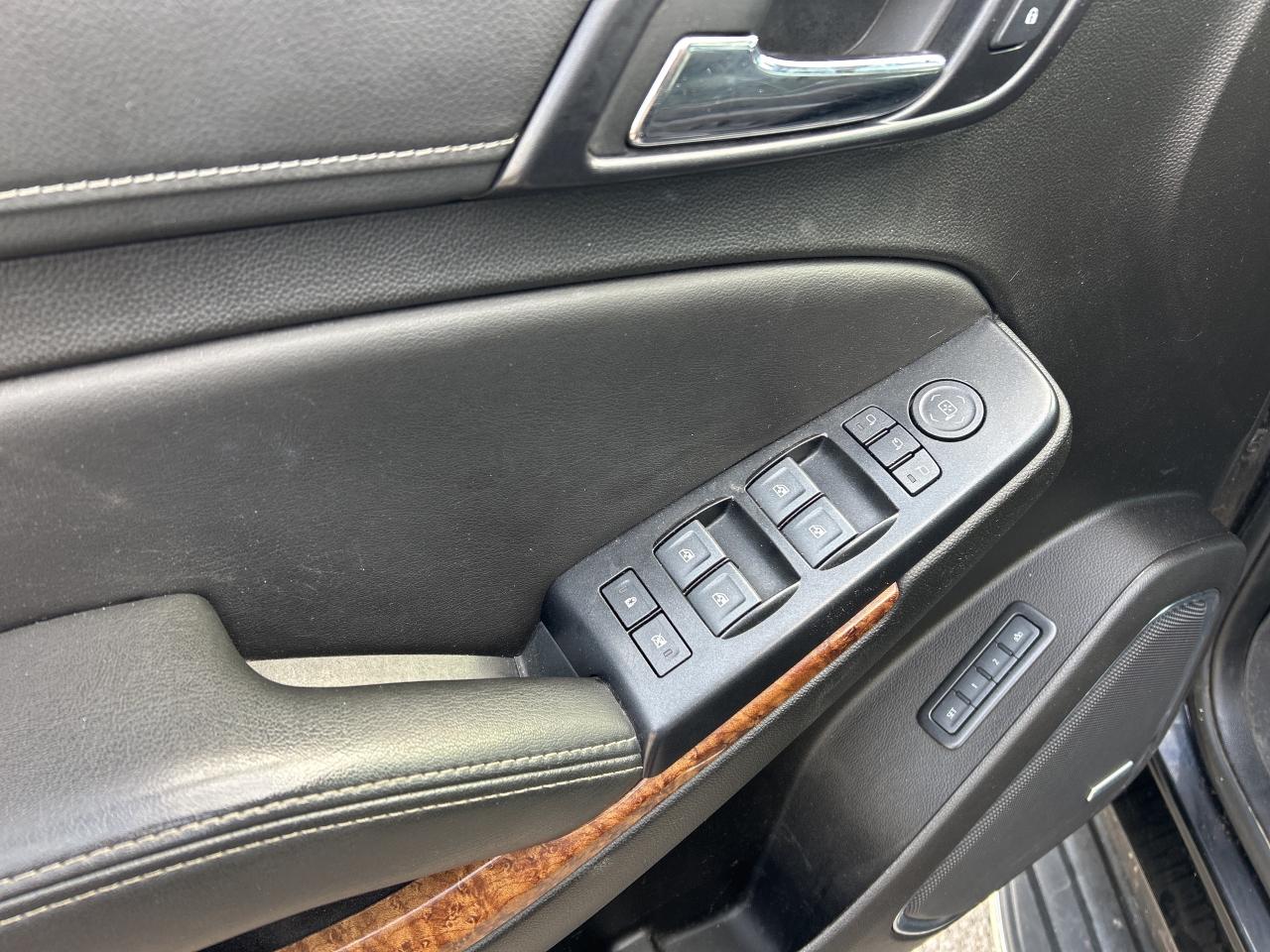 2020 Chevrolet Suburban PREMIER, HEATED/ COOLED LEATHER, SUNROOF! - Photo #17