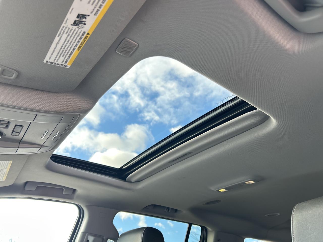 2020 Chevrolet Suburban PREMIER, HEATED/ COOLED LEATHER, SUNROOF! - Photo #18