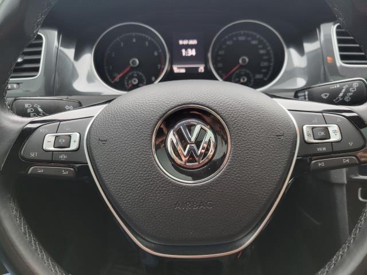 2019 Volkswagen Golf Highline Photo