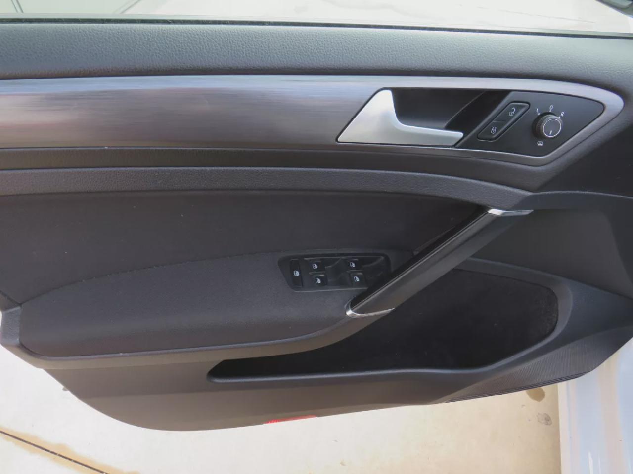 2020 Volkswagen Golf Comfortline (**CLEAN TITLE/NO ACCIDENTS**SAFETY/CERTIFIED**ALLOY RIMS**HEATED SEATS**DIGITAL TOUCHSCREEN**REVERSE CAMERA**STOP AND GO**CRUISE CONTROL**BLUETOOTH**) Photo