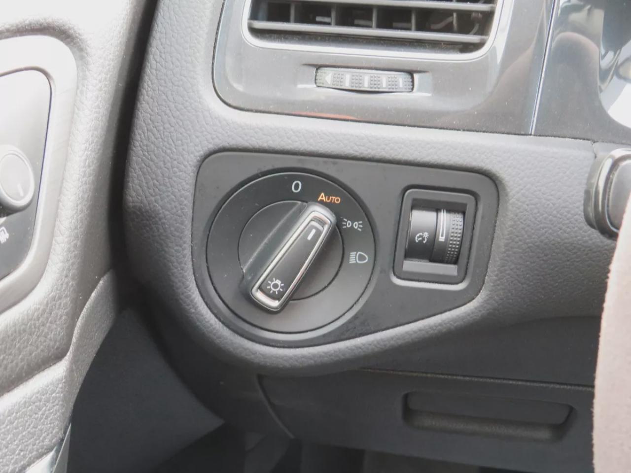 2020 Volkswagen Golf Comfortline (**CLEAN TITLE/NO ACCIDENTS**SAFETY/CERTIFIED**ALLOY RIMS**HEATED SEATS**DIGITAL TOUCHSCREEN**REVERSE CAMERA**STOP AND GO**CRUISE CONTROL**BLUETOOTH**) Photo