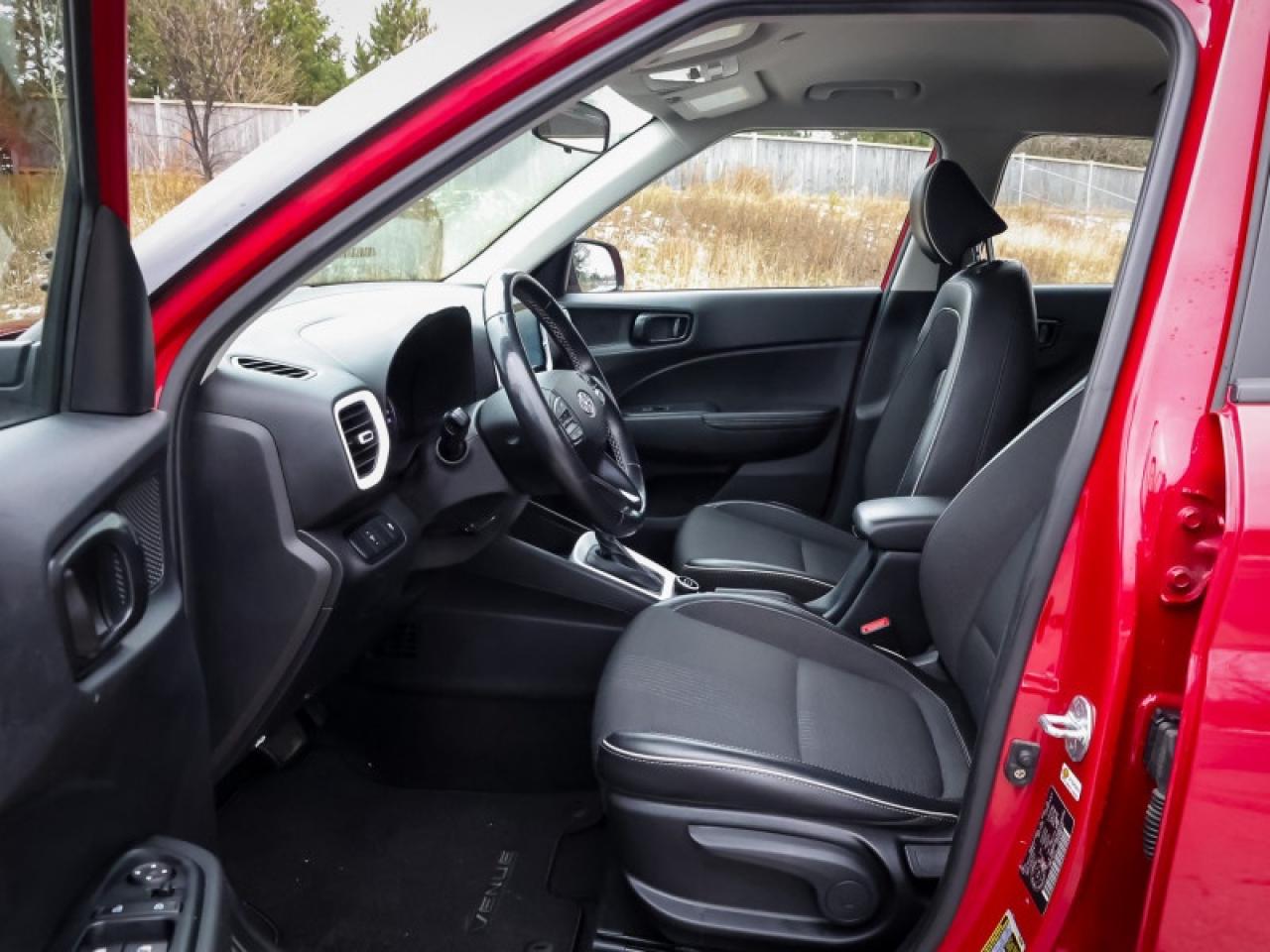 2022 Hyundai Venue Urban  - Sunroof -  Android Auto - $115 B/W Photo