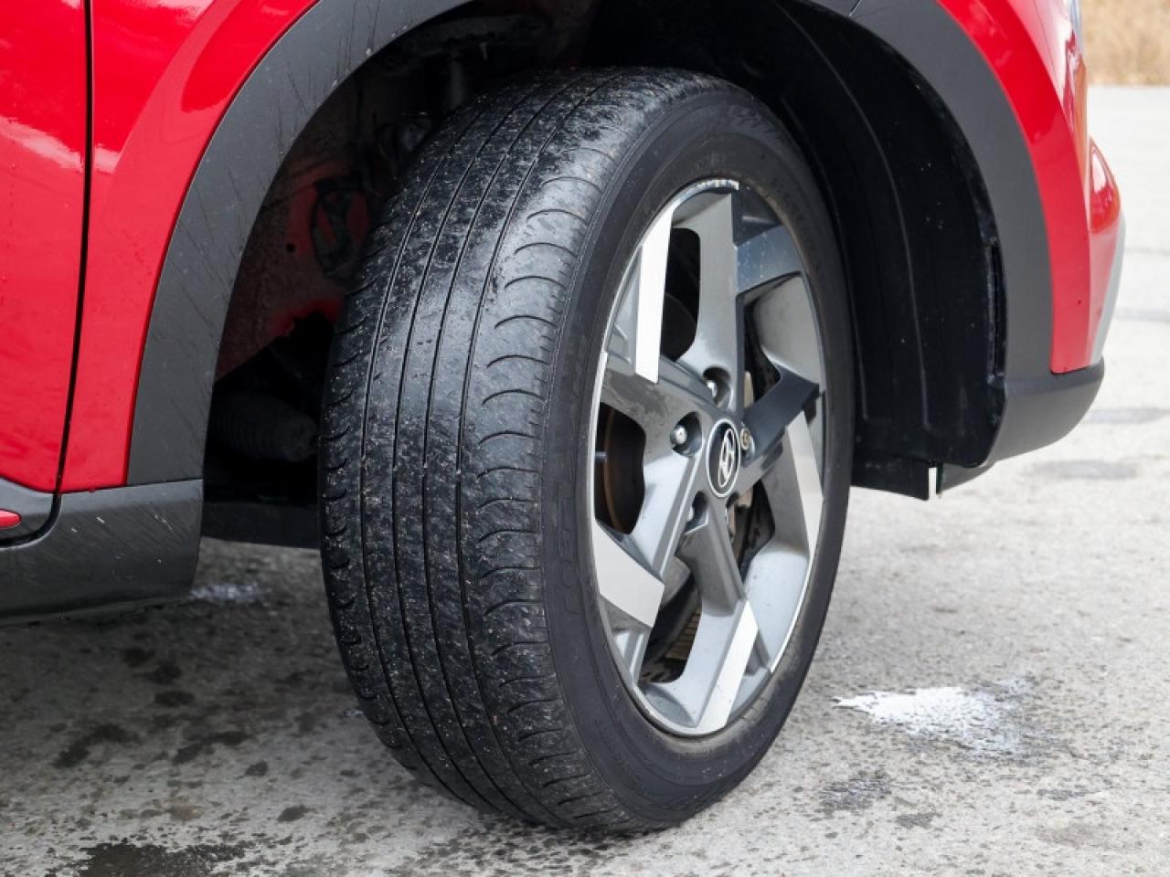 2022 Hyundai Venue Urban  - Sunroof -  Android Auto - $115 B/W Photo