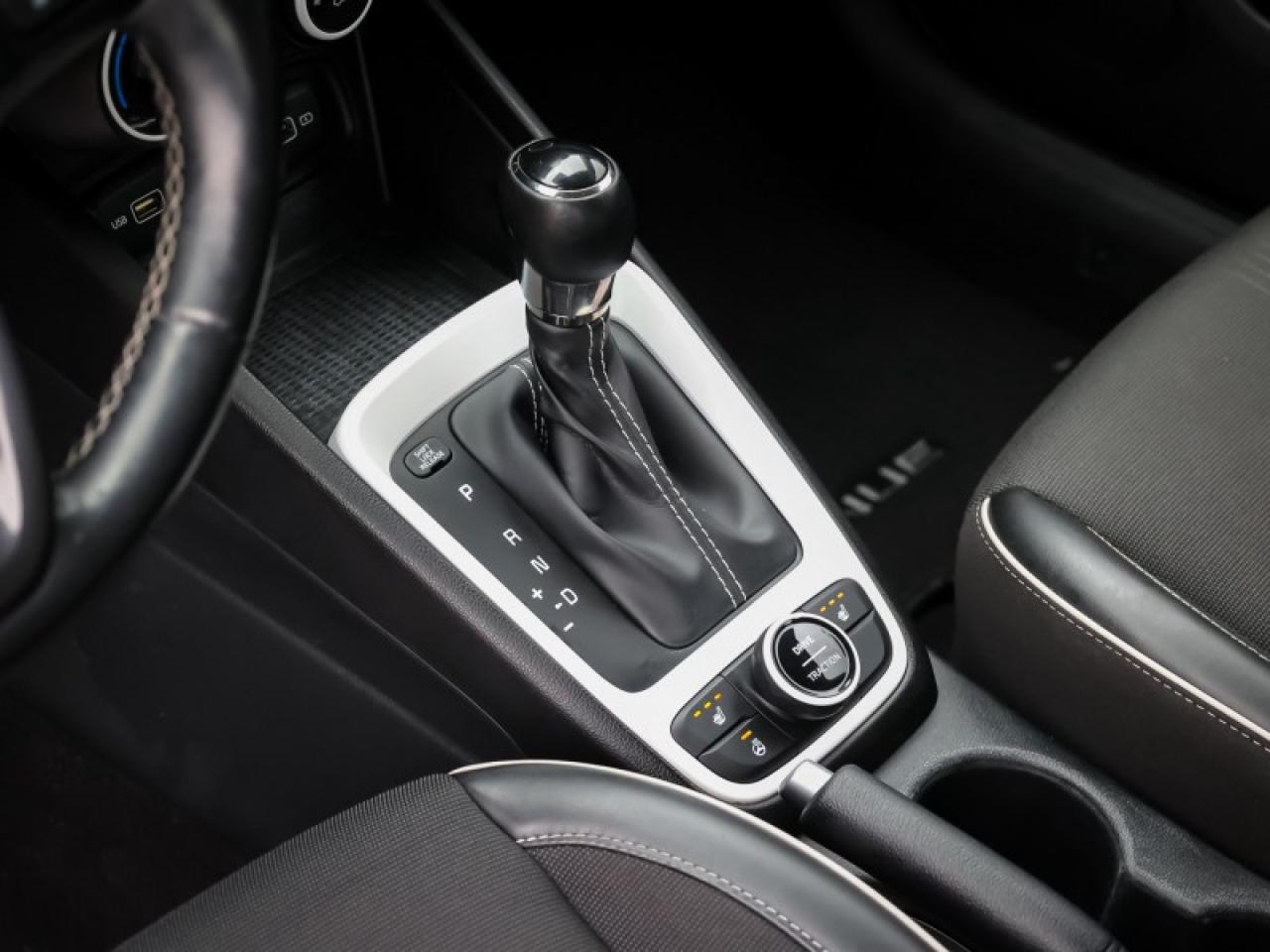 2022 Hyundai Venue Urban  - Sunroof -  Android Auto - $115 B/W Photo