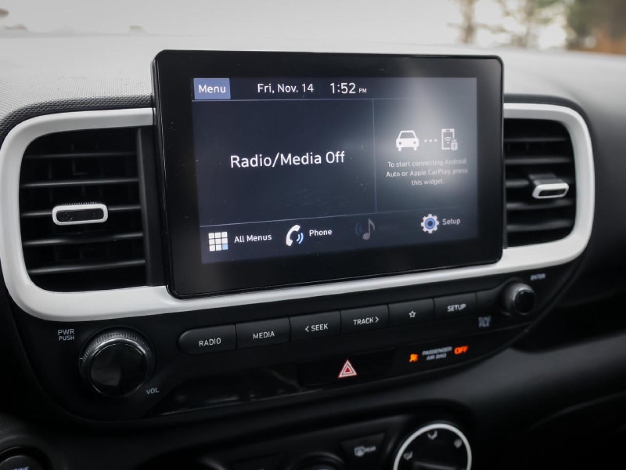 2022 Hyundai Venue Urban  - Sunroof -  Android Auto - $115 B/W Photo