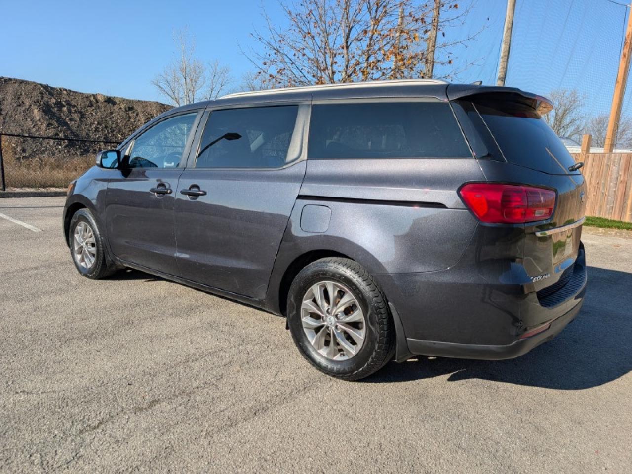 2020 Kia Sedona LX  **8 PASSENGER - PWR SLIDERS** Photo2