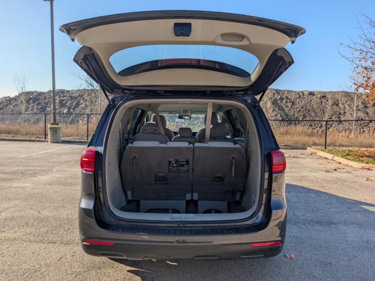 2020 Kia Sedona LX  **8 PASSENGER - PWR SLIDERS** Photo