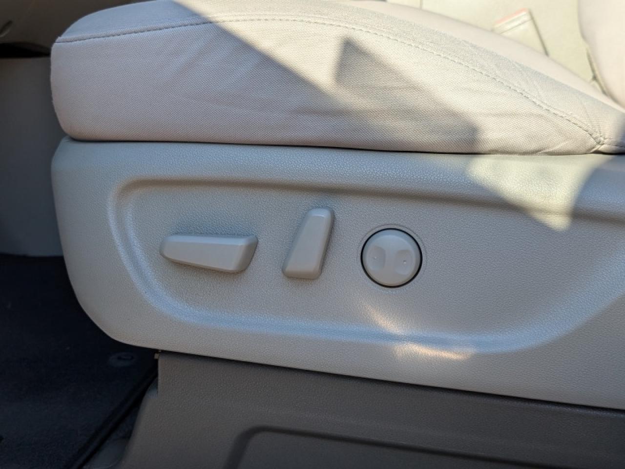 2020 Kia Sedona LX  **8 PASSENGER - PWR SLIDERS** Photo