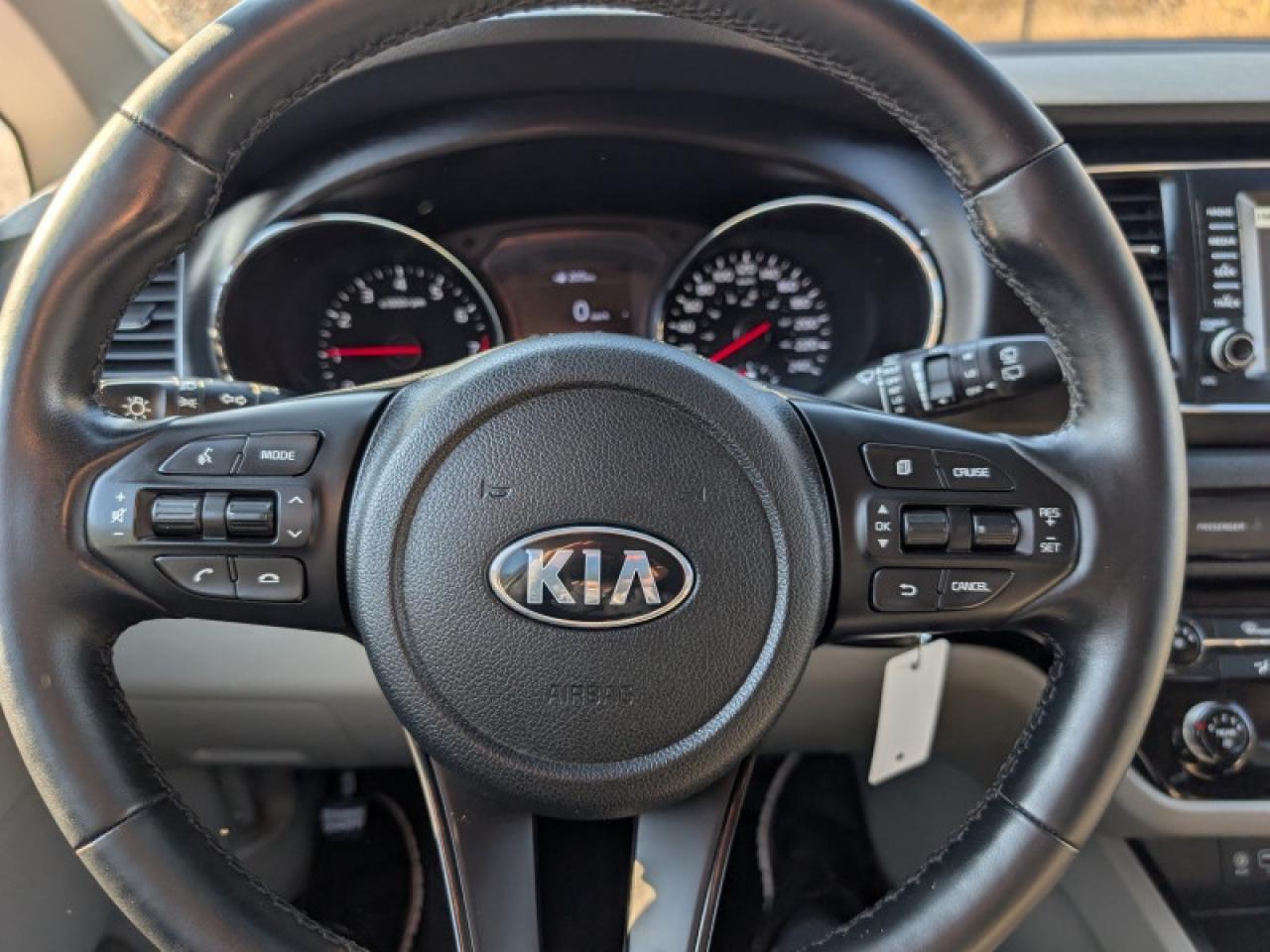 2020 Kia Sedona LX  **8 PASSENGER - PWR SLIDERS** Photo