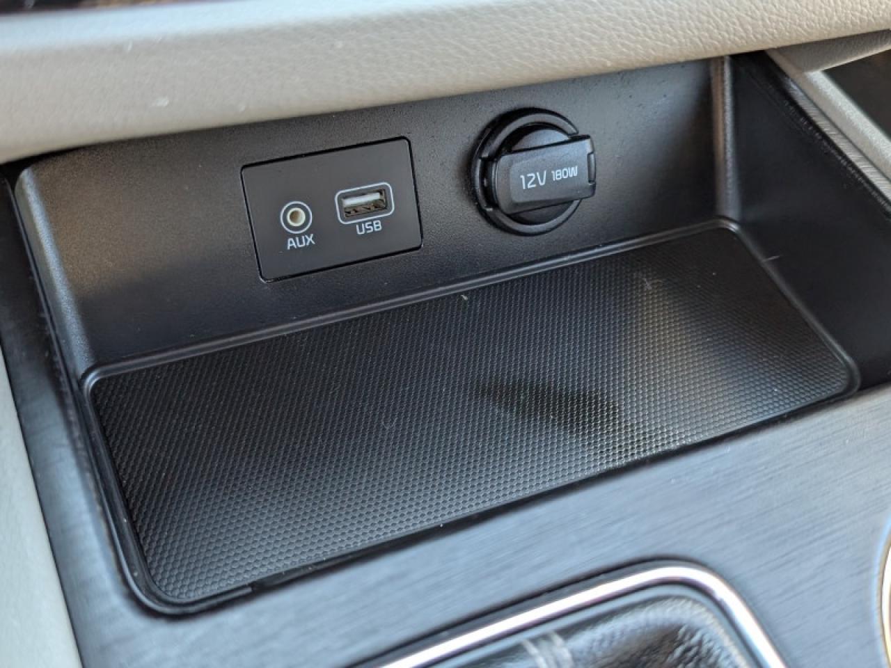 2020 Kia Sedona LX  **8 PASSENGER - PWR SLIDERS** Photo