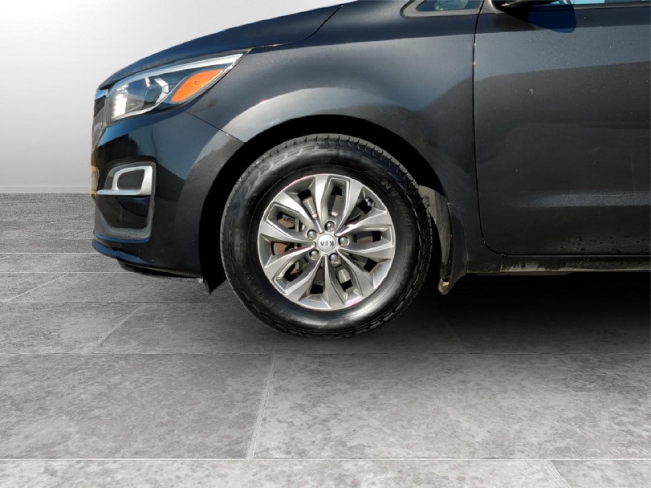 2020 Kia Sedona LX  **8 PASSENGER** Photo