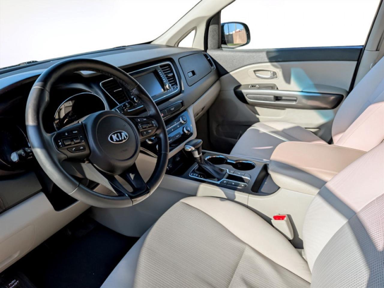 2020 Kia Sedona LX  **8 PASSENGER** Photo