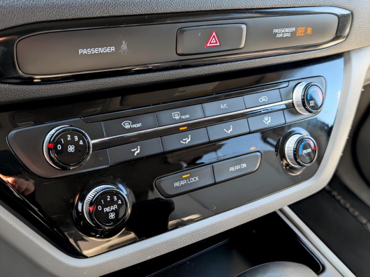 2020 Kia Sedona LX  **8 PASSENGER** Photo