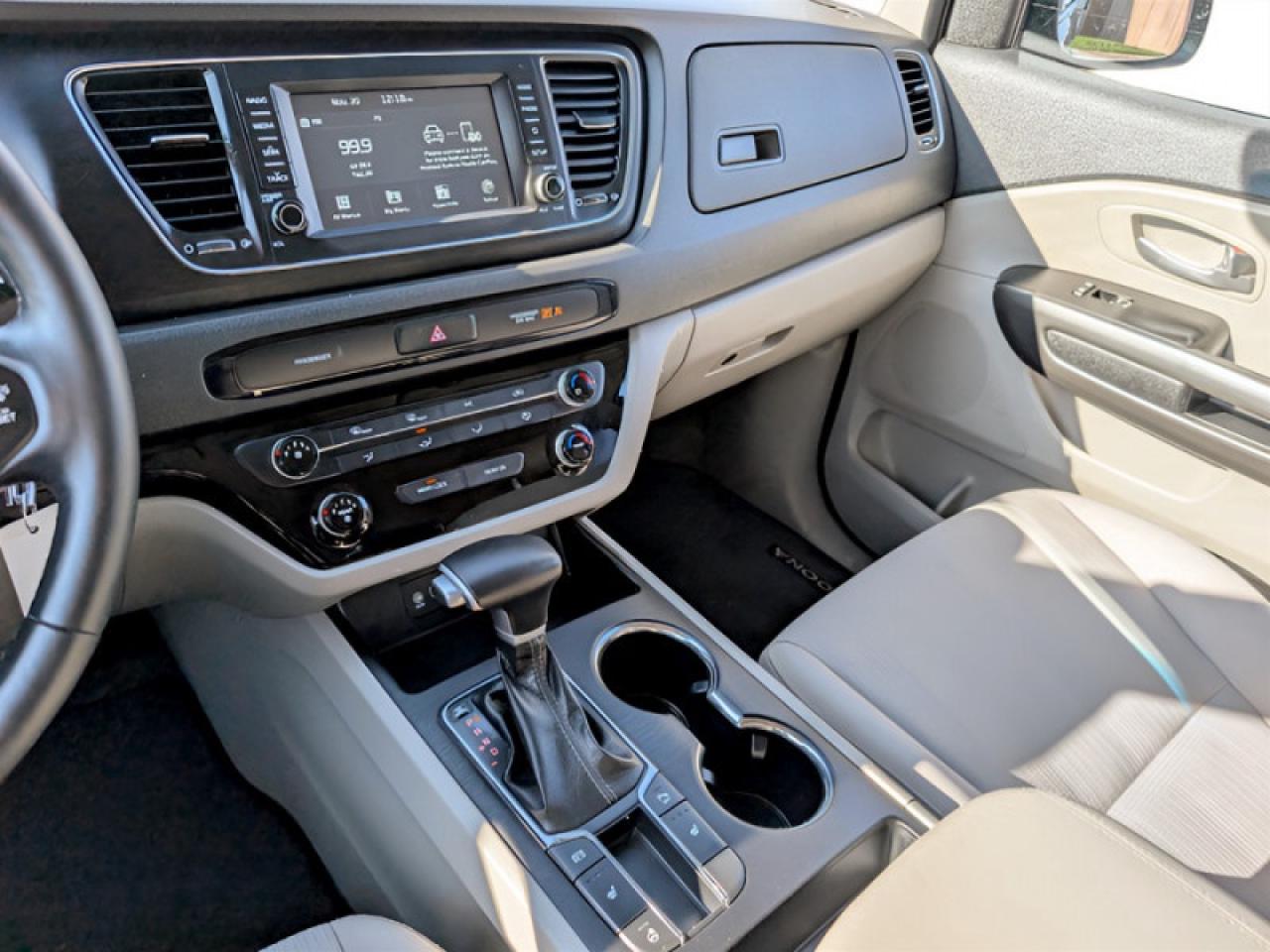 2020 Kia Sedona LX  **8 PASSENGER** Photo