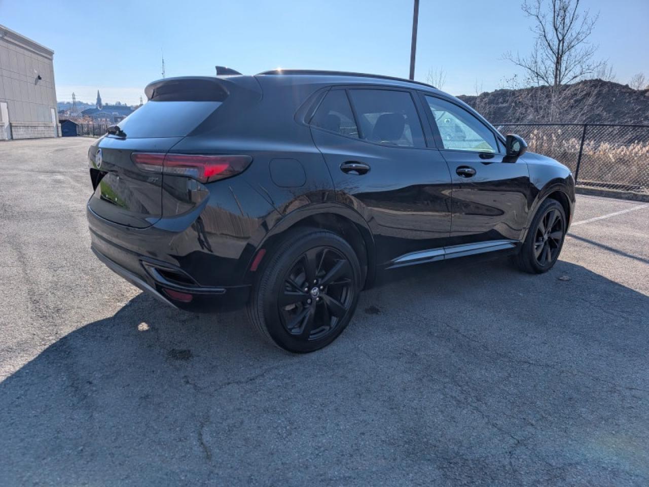 2022 Buick Envision Essence w/Sport Touring Pkg  **ROOF** Photo4