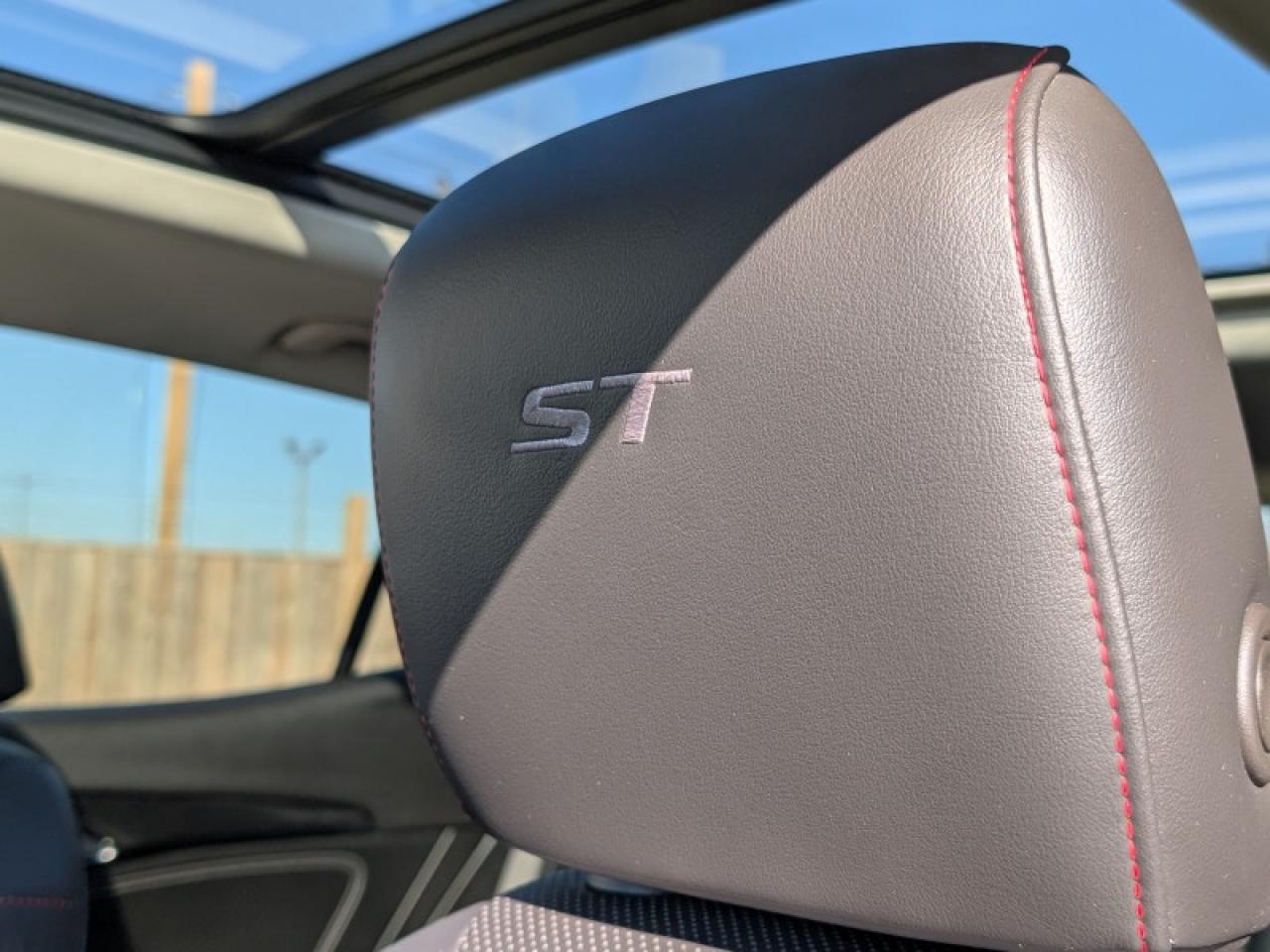 2022 Buick Envision Essence w/Sport Touring Pkg  **ROOF** Photo