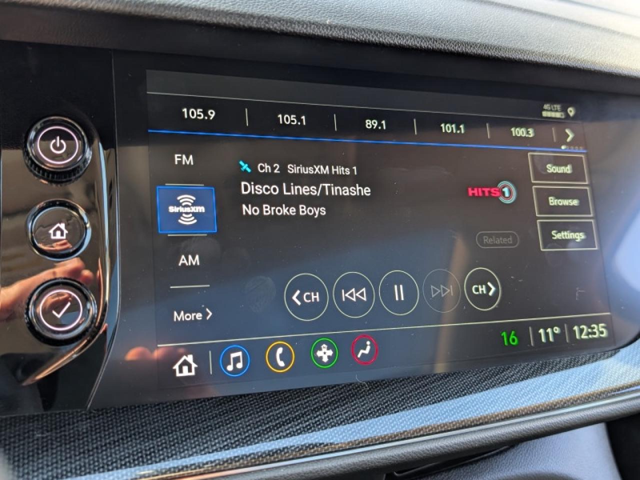 2022 Buick Envision Essence w/Sport Touring Pkg  **ROOF** Photo