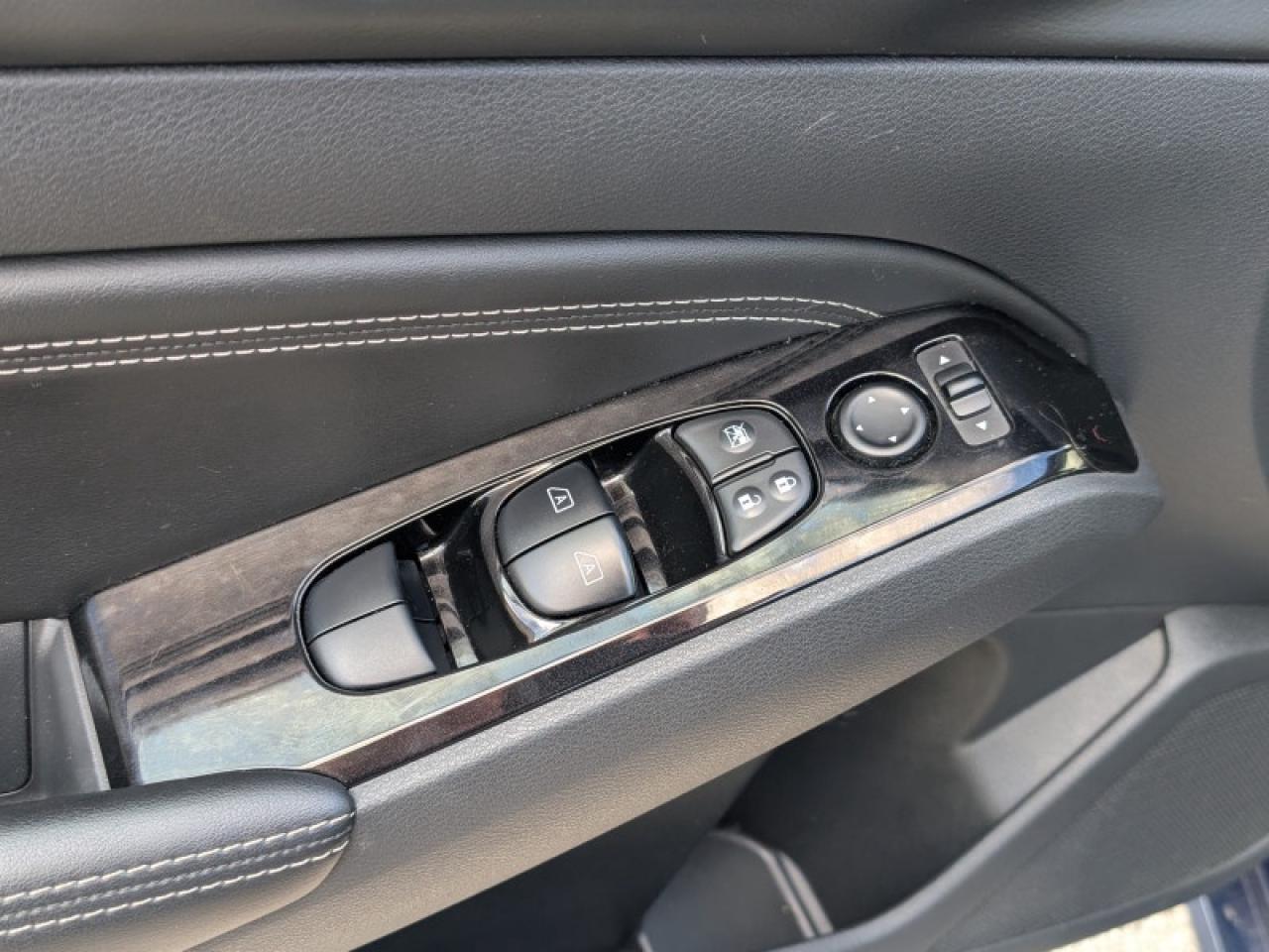 2020 Nissan Altima 2.5 SV  **AWD - 15 SERVICE RECORDS** Photo