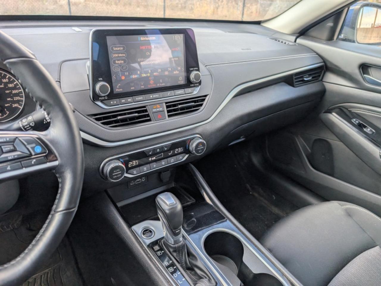 2020 Nissan Altima 2.5 SV  **AWD - 15 SERVICE RECORDS** Photo