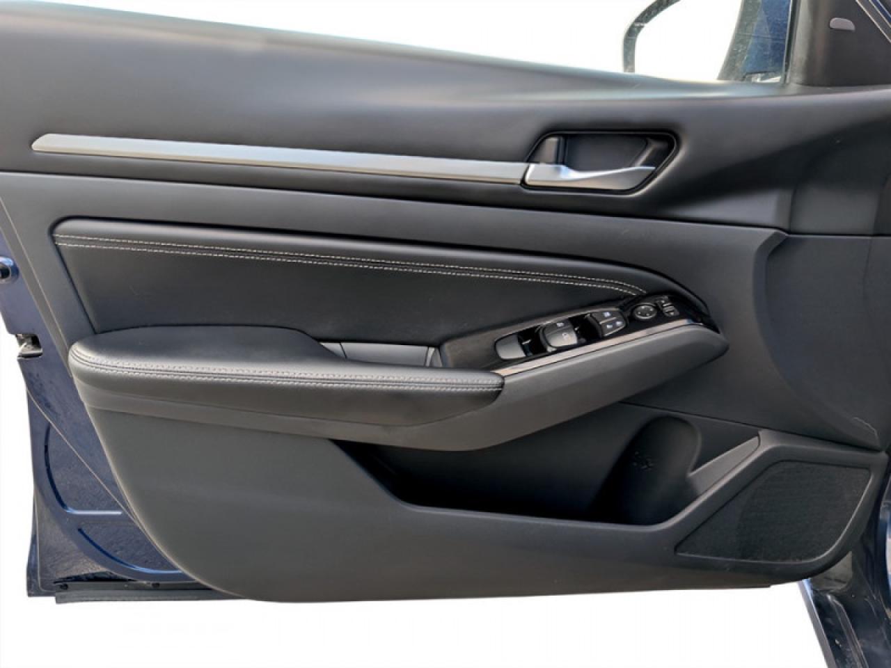 2020 Nissan Altima 2.5 SV  **AWD - 15 SERVICE RECORDS** Photo