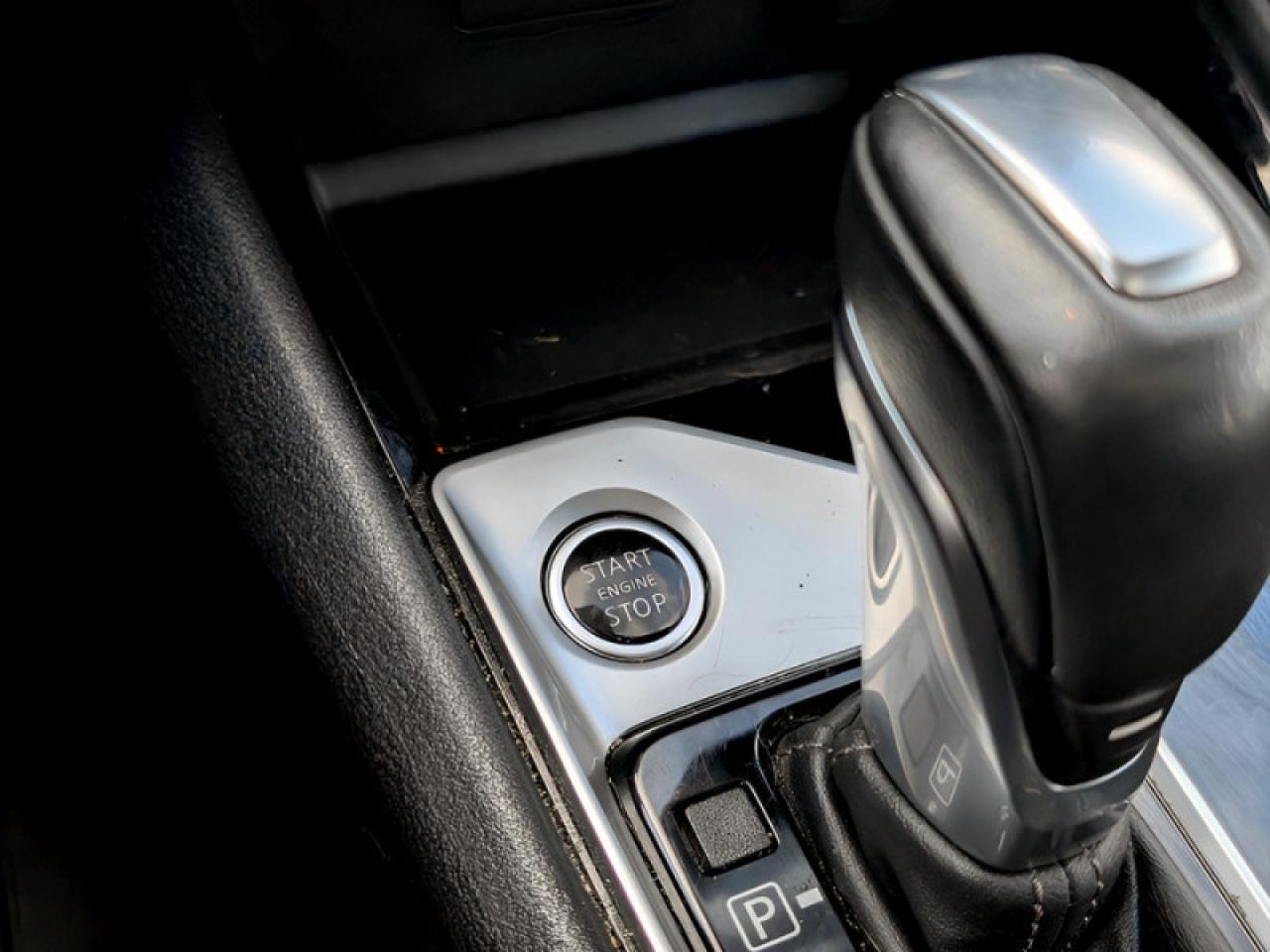 2020 Nissan Altima 2.5 SV  **AWD - 15 SERVICE RECORDS** Photo