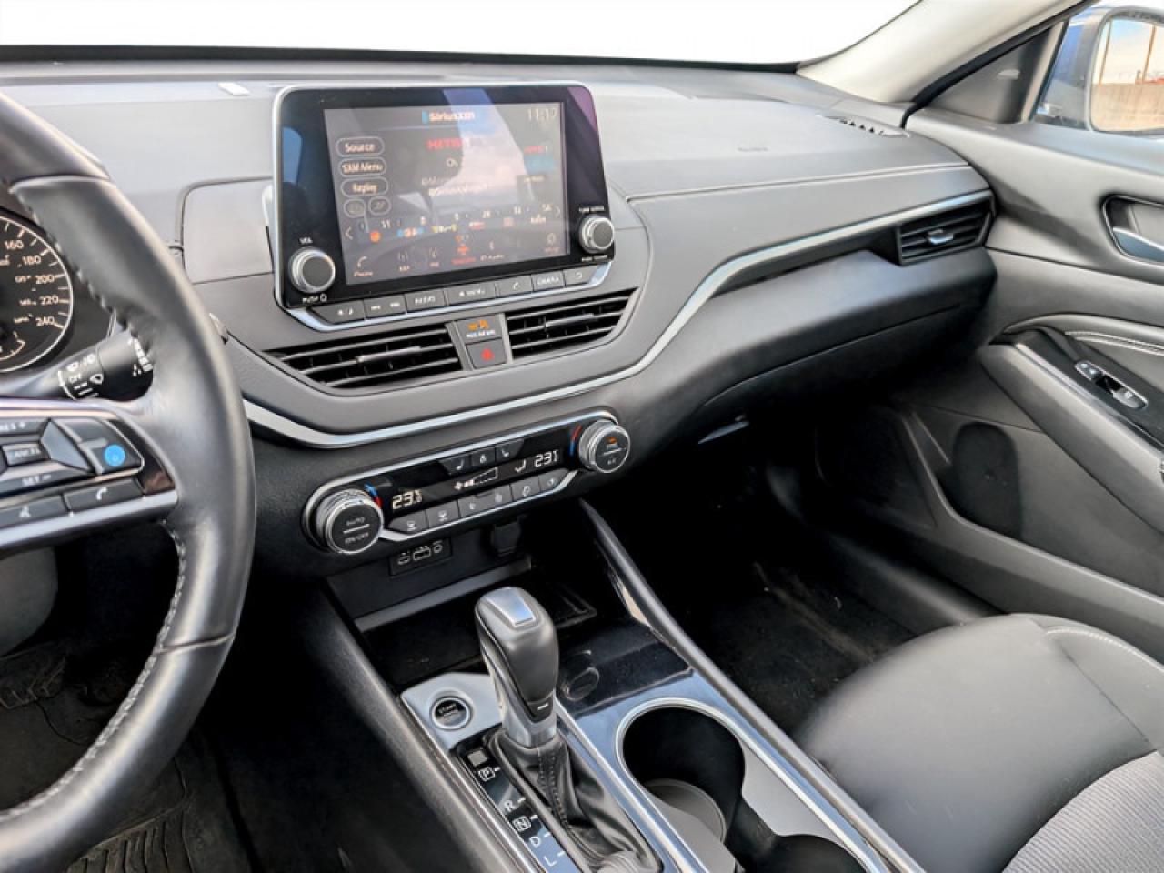 2020 Nissan Altima 2.5 SV  **AWD - 15 SERVICE RECORDS** Photo