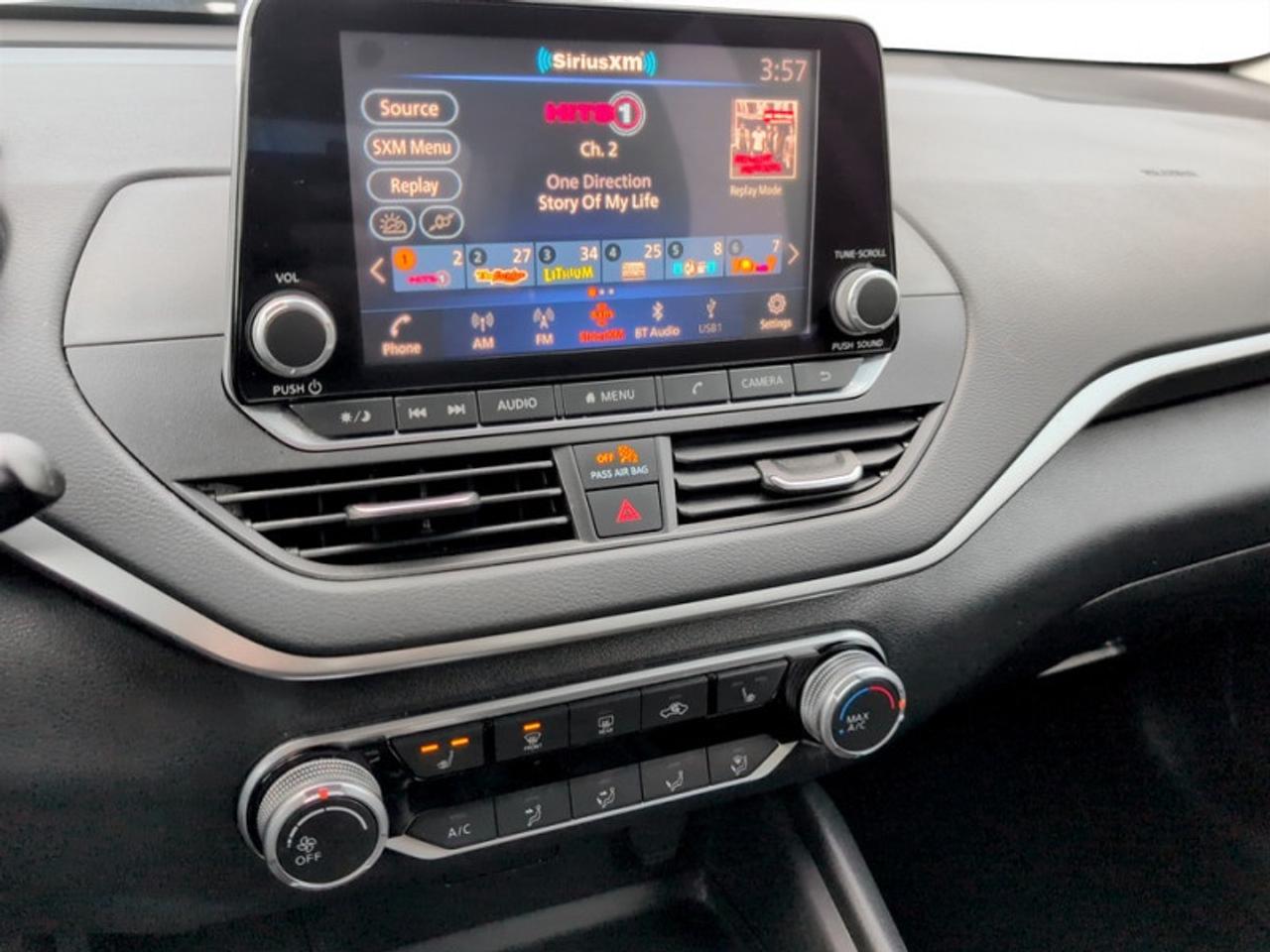 2021 Nissan Altima 2.5 SE  **16 SERVICE RECORDS** Photo