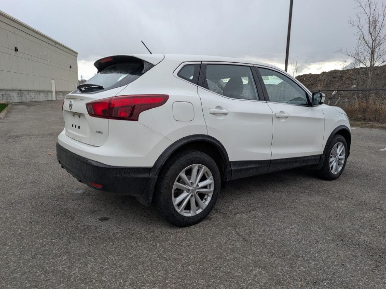 2018 Nissan Qashqai S  **LOW KMS - 20 SERVICE RECORDS** Photo