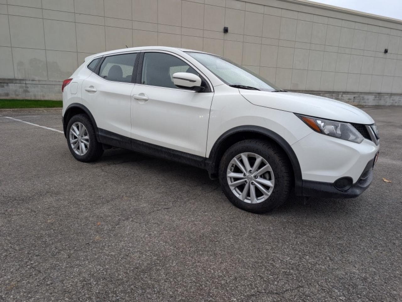 2018 Nissan Qashqai S  **LOW KMS - 20 SERVICE RECORDS** Photo