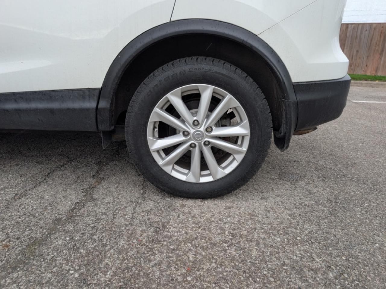 2018 Nissan Qashqai S  **LOW KMS - 20 SERVICE RECORDS** Photo