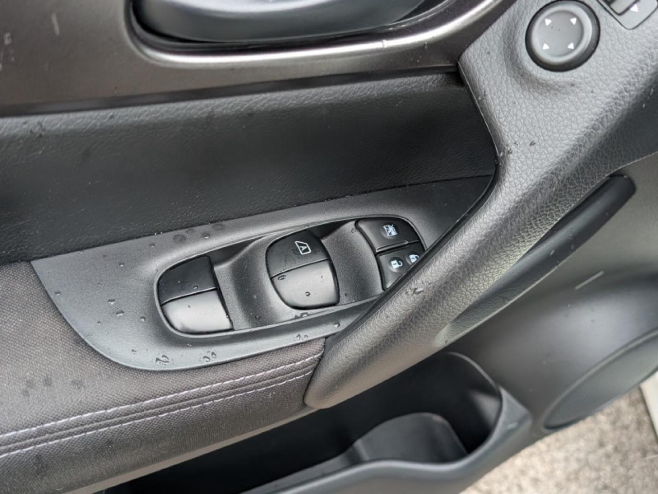 2018 Nissan Qashqai S  **LOW KMS - 20 SERVICE RECORDS** Photo