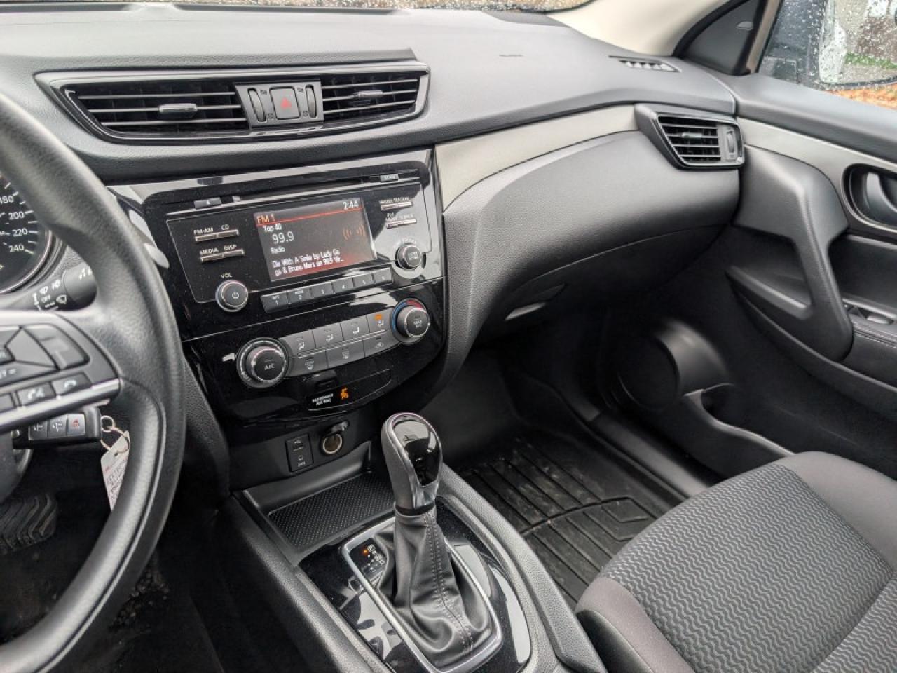 2018 Nissan Qashqai S  **LOW KMS - 20 SERVICE RECORDS** Photo