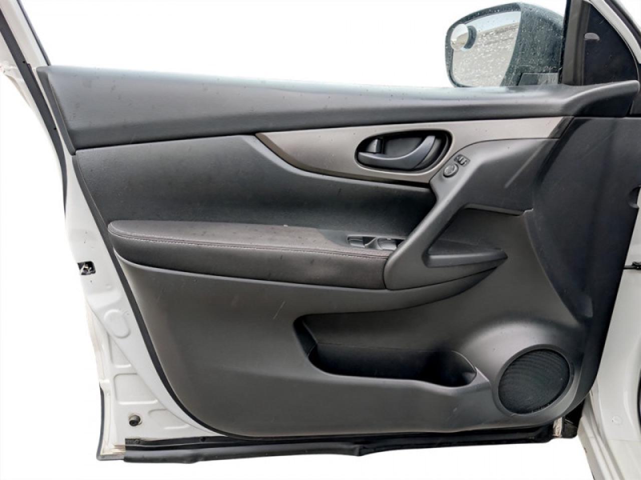 2018 Nissan Qashqai S  **LOW KMS - 20 SERVICE RECORDS** Photo