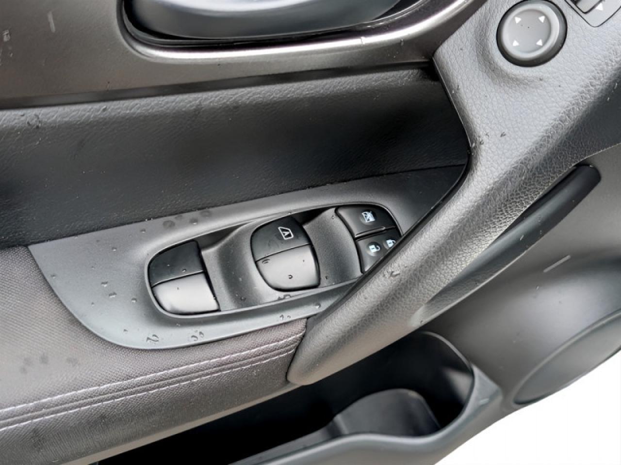 2018 Nissan Qashqai S  **LOW KMS - 20 SERVICE RECORDS** Photo