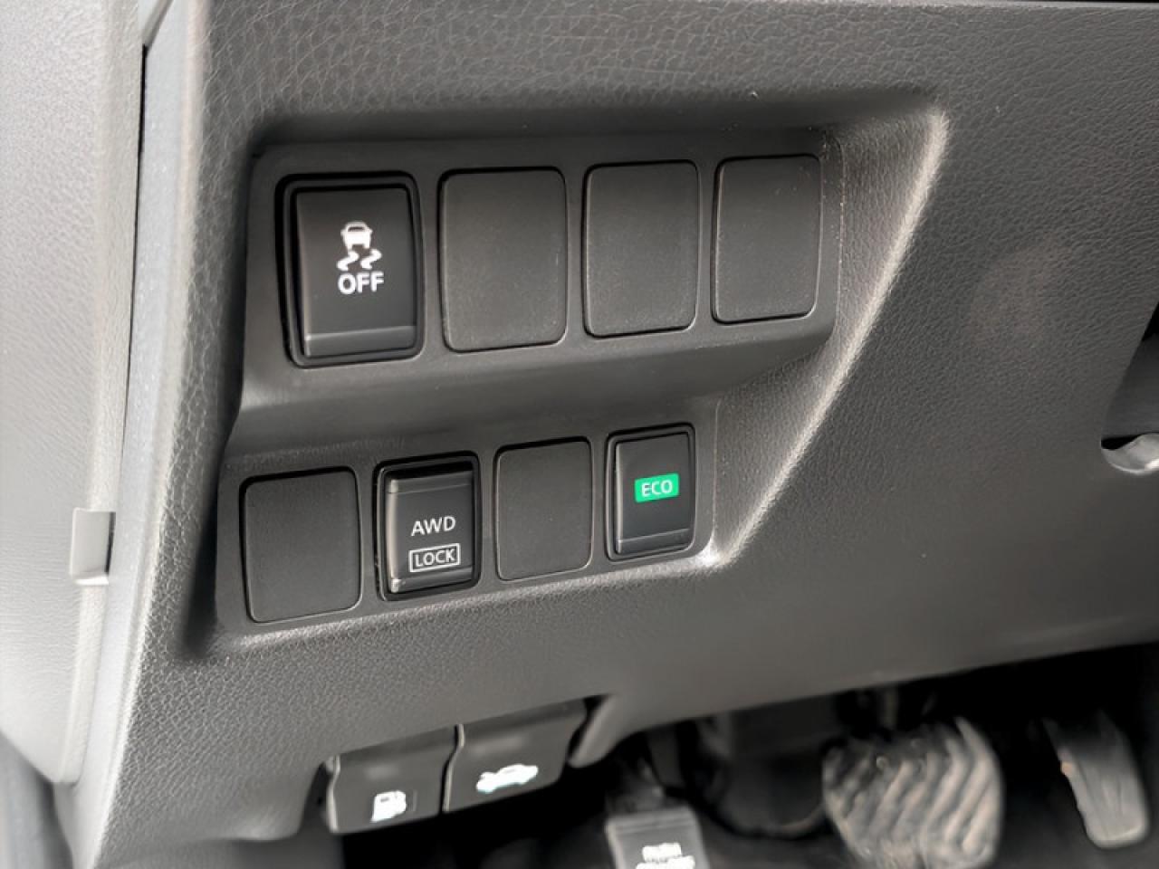 2018 Nissan Qashqai S  **LOW KMS - 20 SERVICE RECORDS** Photo