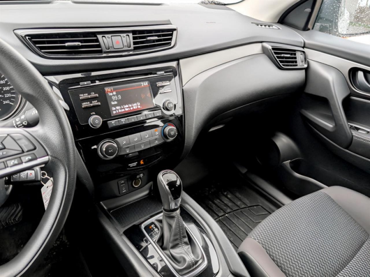 2018 Nissan Qashqai S  **LOW KMS - 20 SERVICE RECORDS** Photo