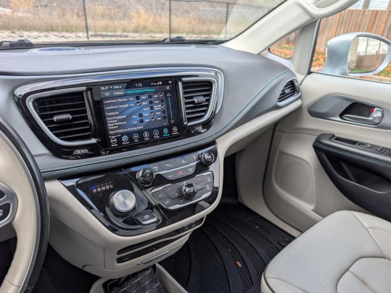 2020 Chrysler Pacifica Hybrid Limited  **32 SERVICE RECORDS** Photo