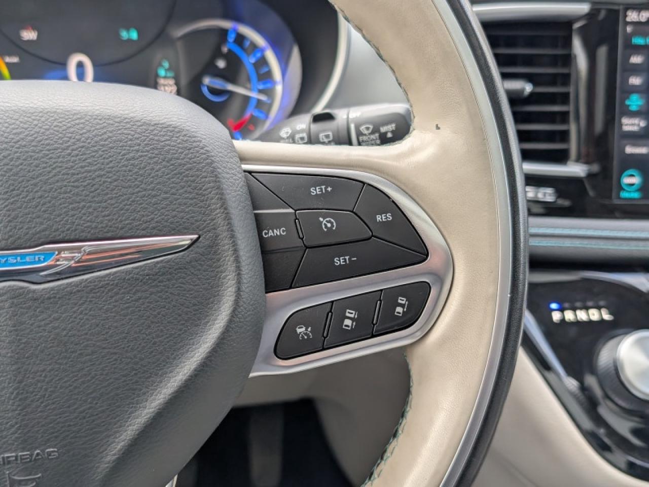 2020 Chrysler Pacifica Hybrid Limited  **32 SERVICE RECORDS** Photo