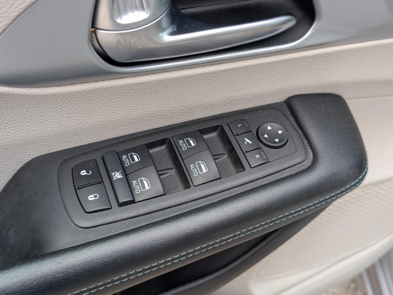 2020 Chrysler Pacifica Hybrid Limited  **32 SERVICE RECORDS** Photo