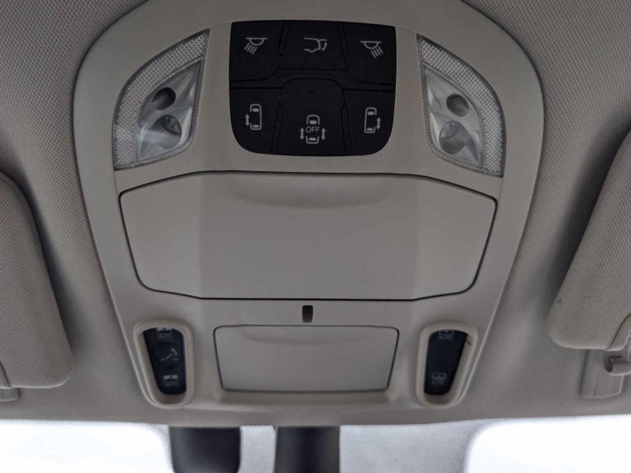 2020 Chrysler Pacifica Hybrid Limited  **32 SERVICE RECORDS** Photo