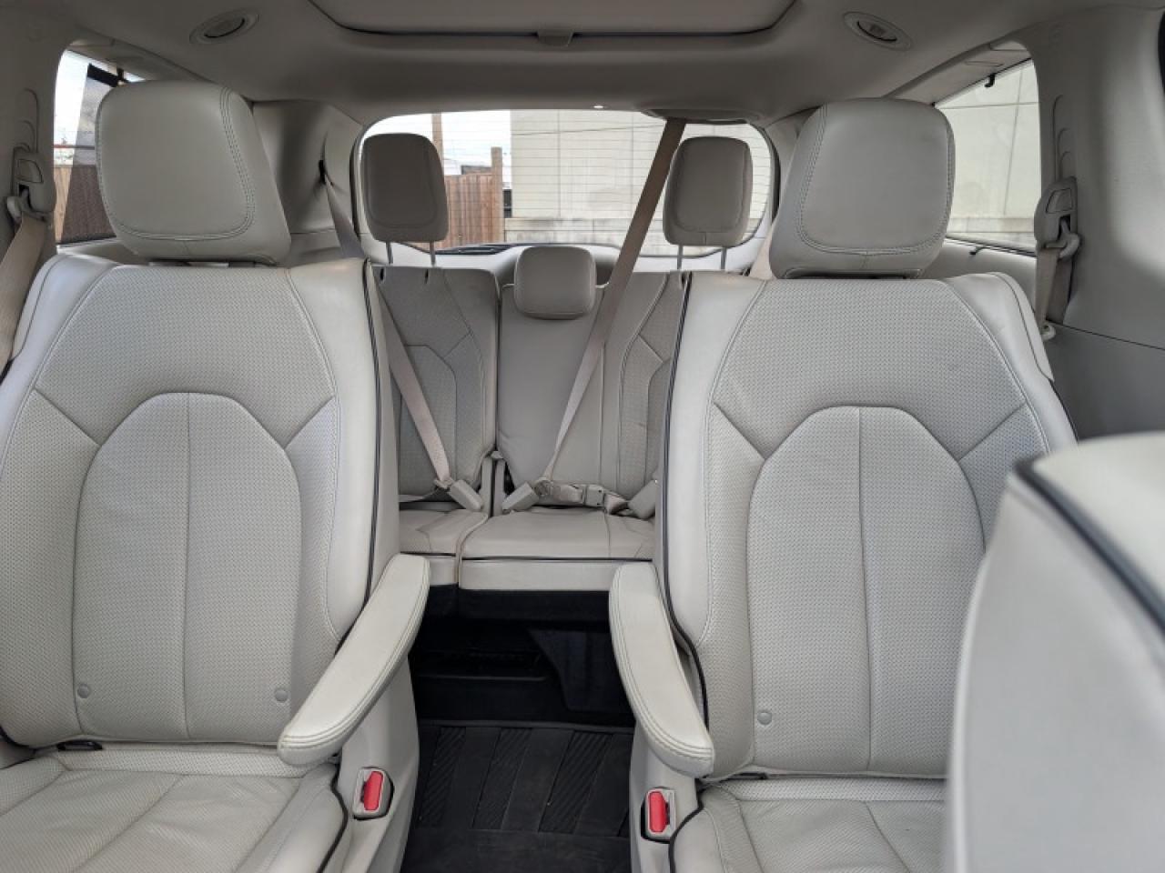 2020 Chrysler Pacifica Hybrid Limited  **32 SERVICE RECORDS** Photo