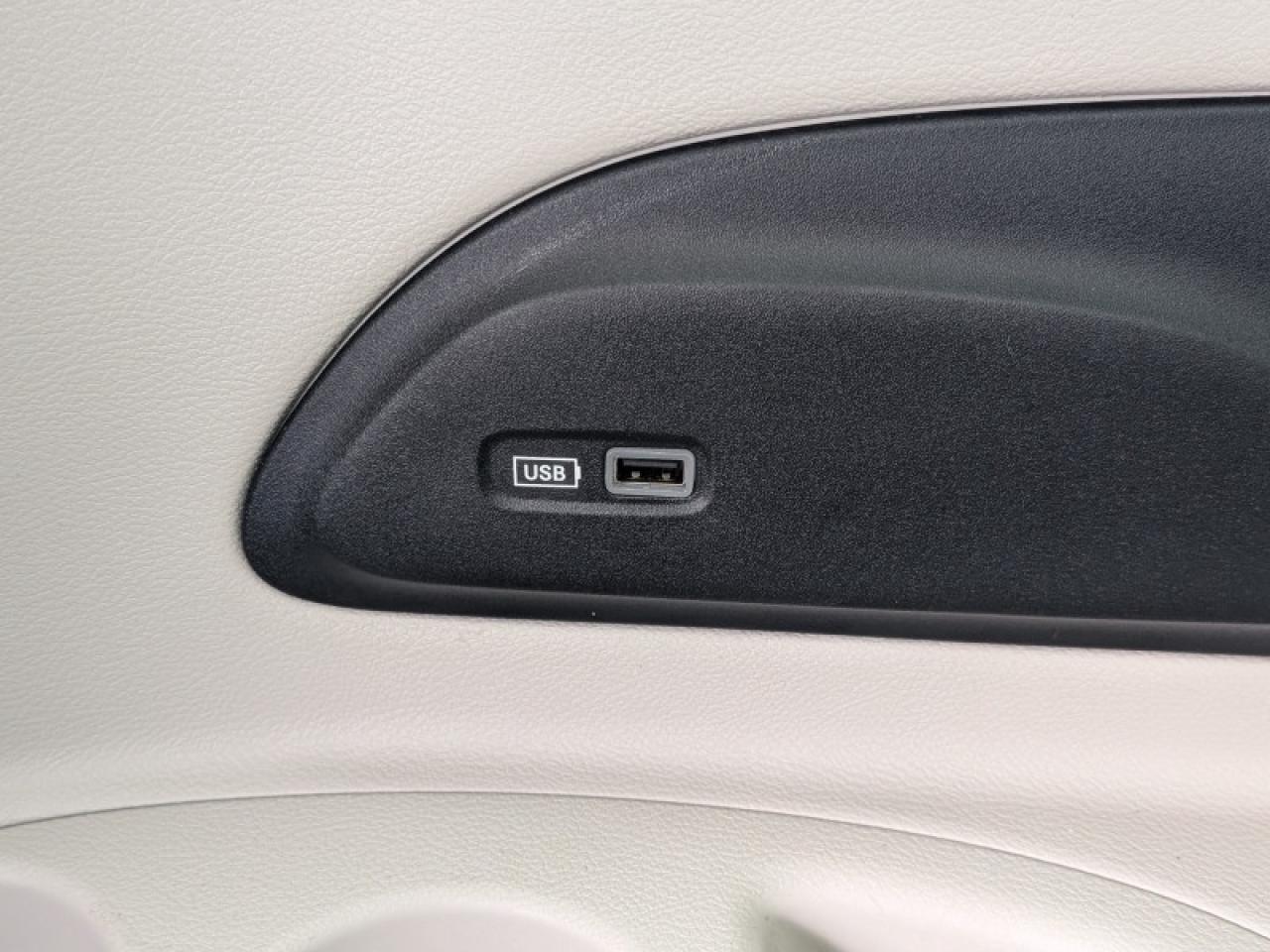 2020 Chrysler Pacifica Hybrid Limited  **32 SERVICE RECORDS** Photo