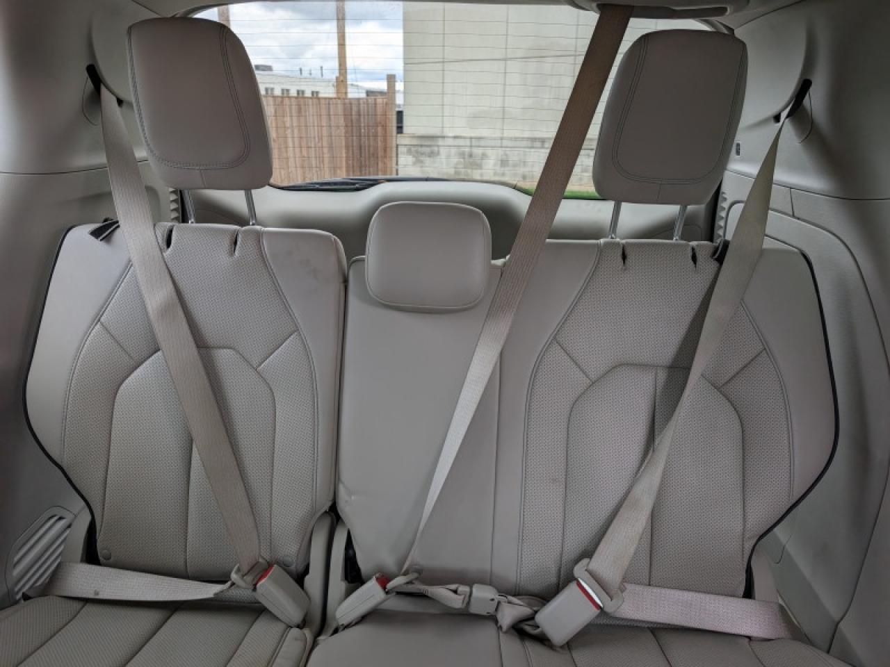 2020 Chrysler Pacifica Hybrid Limited  **32 SERVICE RECORDS** Photo