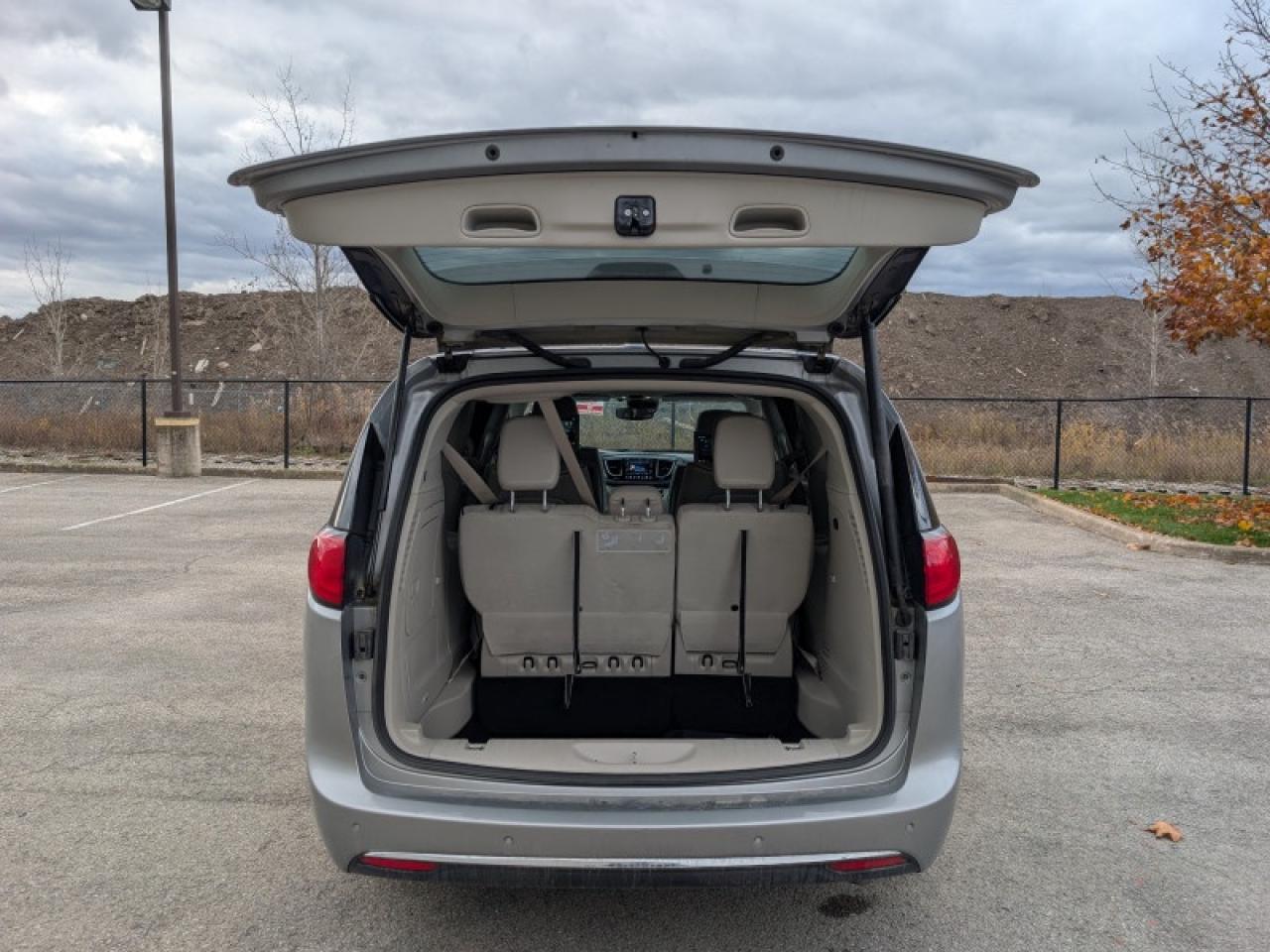 2020 Chrysler Pacifica Hybrid Limited  **32 SERVICE RECORDS** Photo