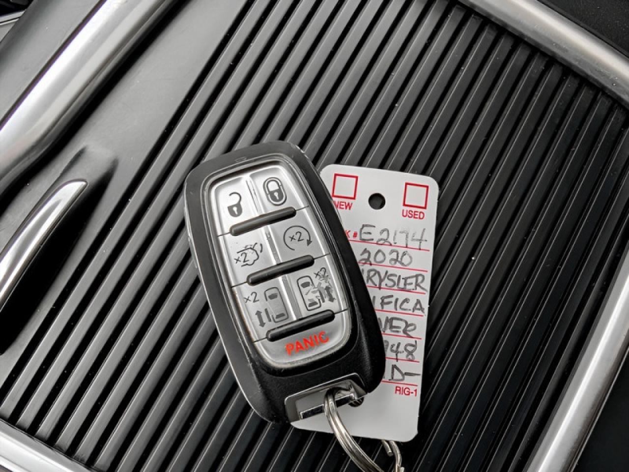 2020 Chrysler Pacifica Hybrid Limited  **32 SERVICE RECORDS** Photo