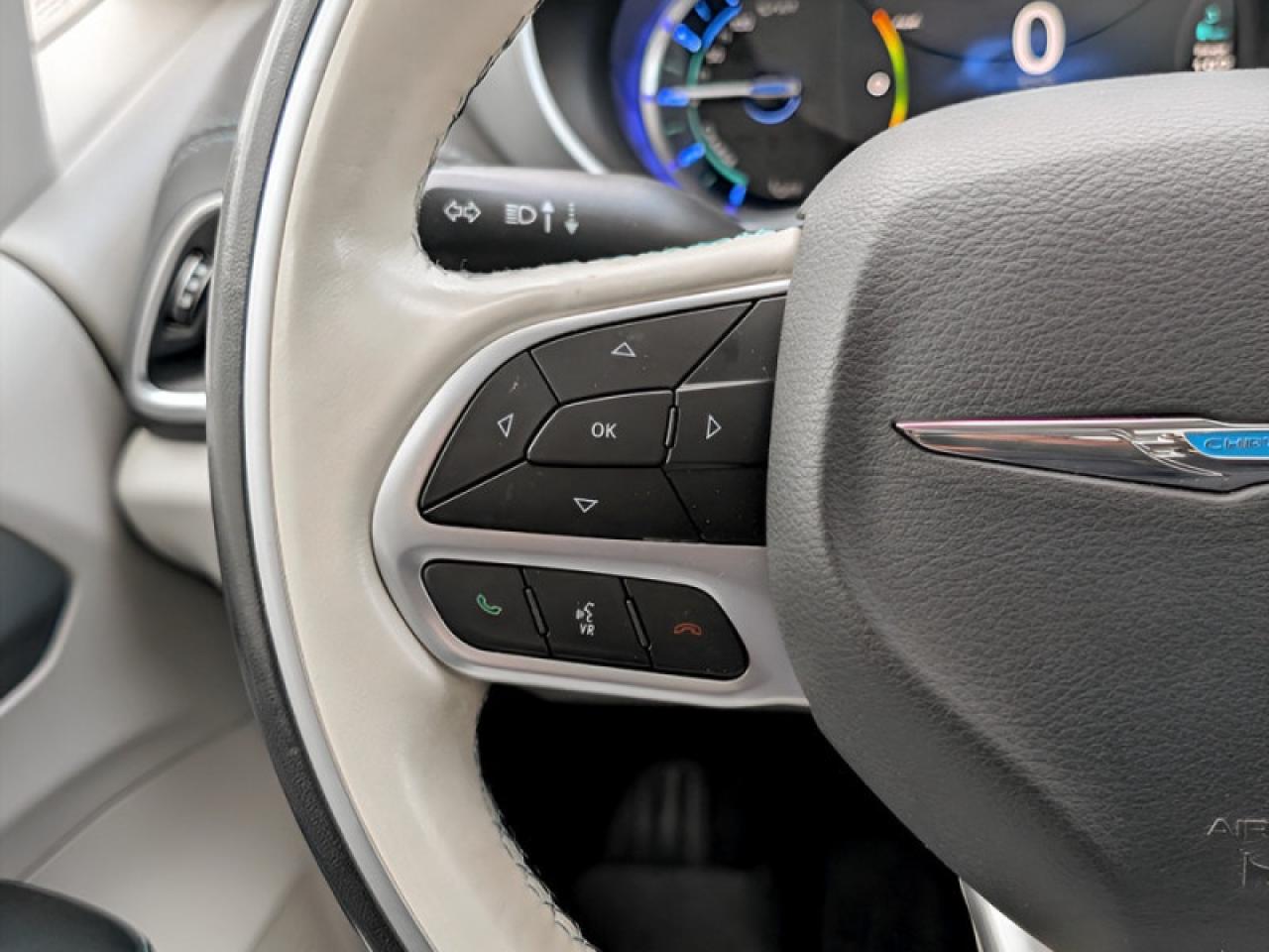 2020 Chrysler Pacifica Hybrid Limited  **32 SERVICE RECORDS** Photo