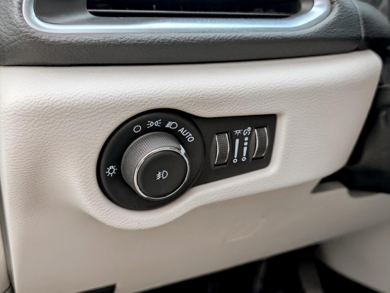 2020 Chrysler Pacifica Hybrid Limited  **32 SERVICE RECORDS** Photo