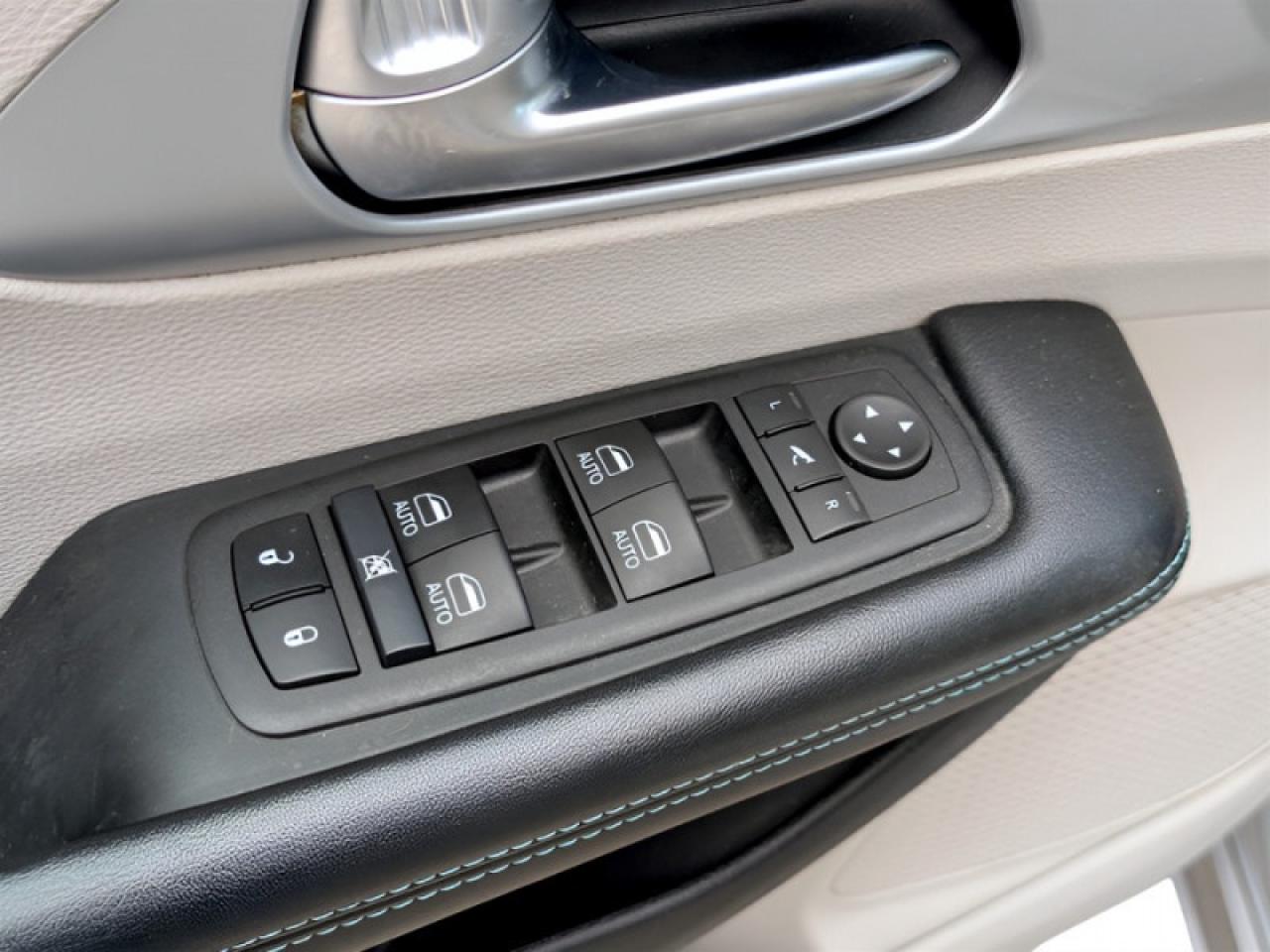 2020 Chrysler Pacifica Hybrid Limited  **32 SERVICE RECORDS** Photo